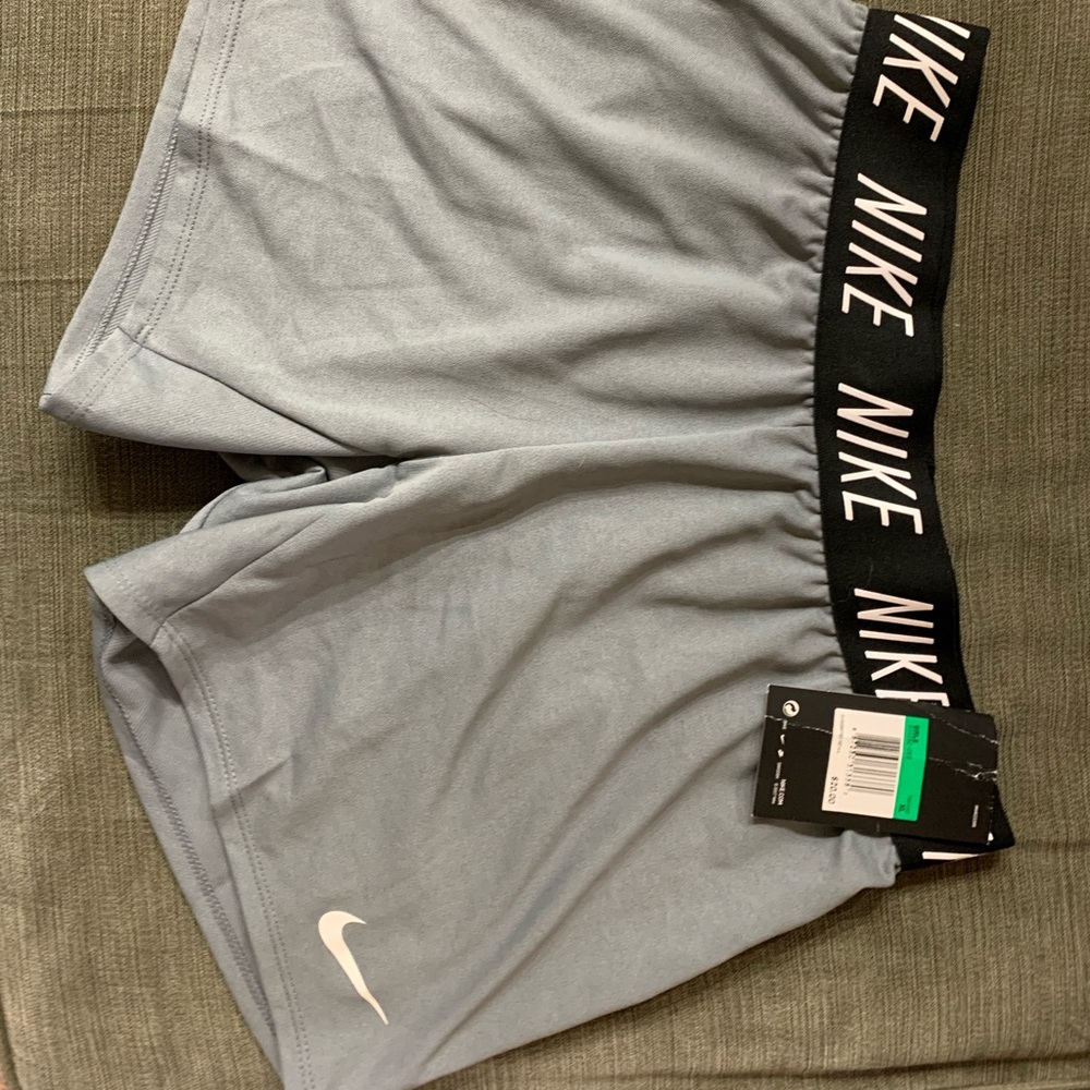 Girl’s Nike Training Short XL